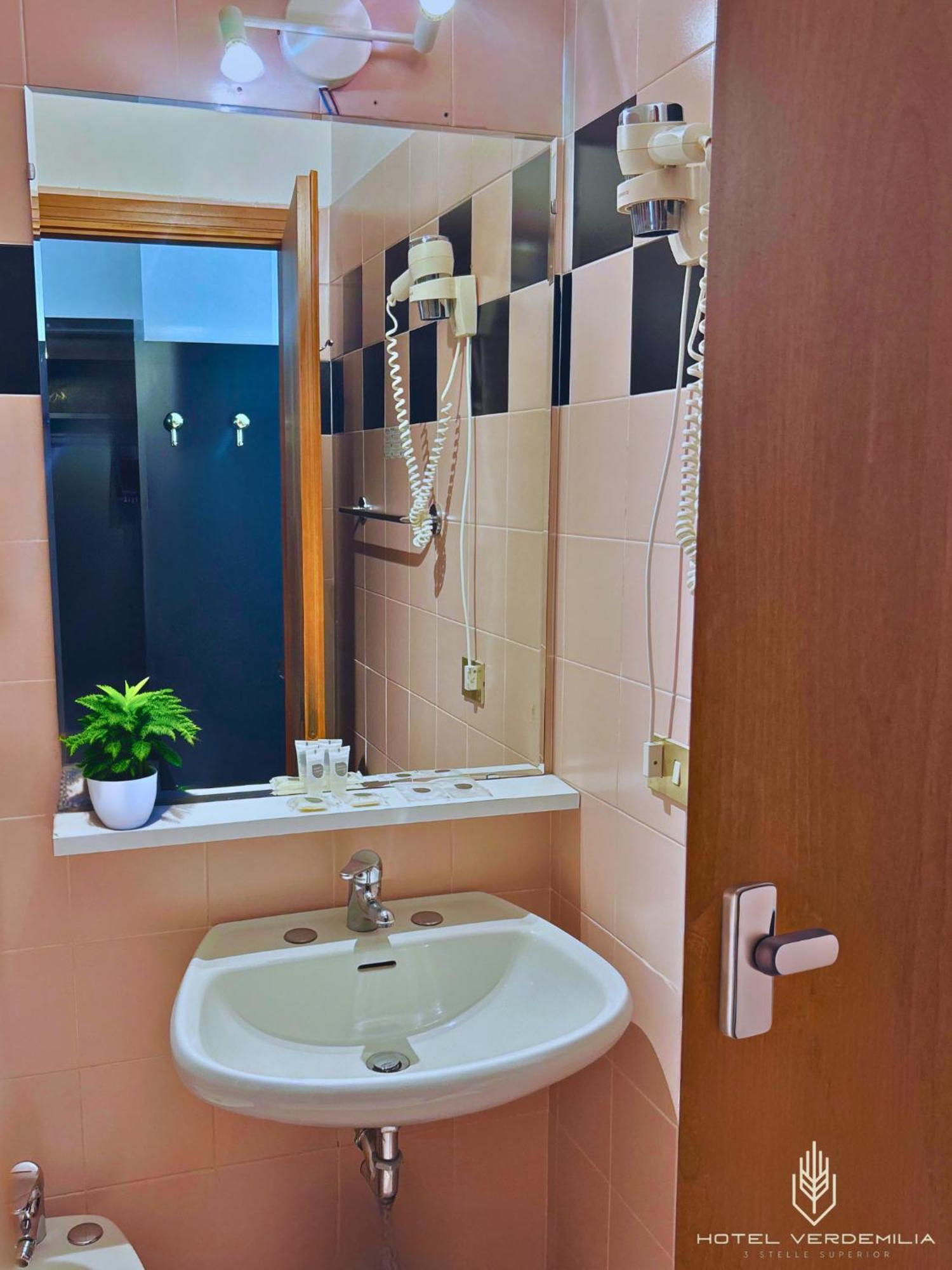 Verdemilia Hotel Анцола-делл'Емілія Екстер'єр фото
