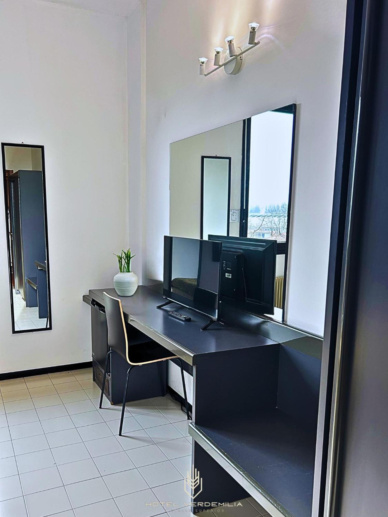 Verdemilia Hotel Анцола-делл'Емілія Екстер'єр фото
